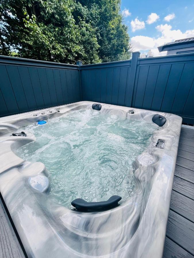Fir Tree Lodge With Hot Tub ヨーク エクステリア 写真